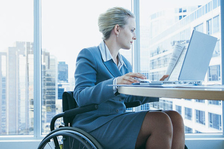 Работодателей предлагают стимулировать за прием на работу инвалидов
